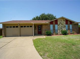 1015 Westminister Ct, Arlington, TX 76015