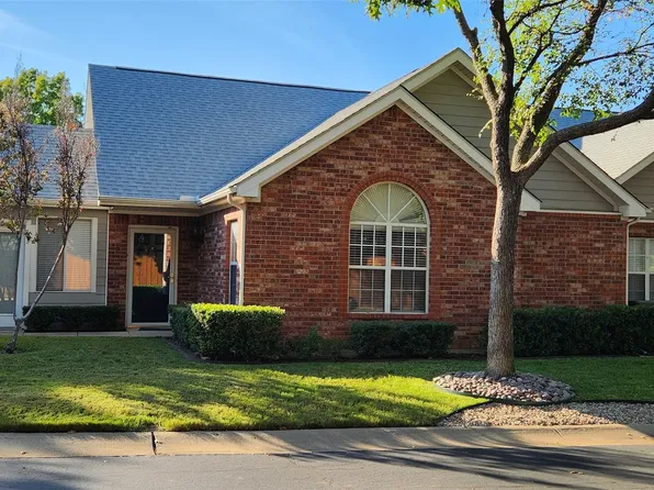 902 Bridges Dr, Arlington, TX 76012