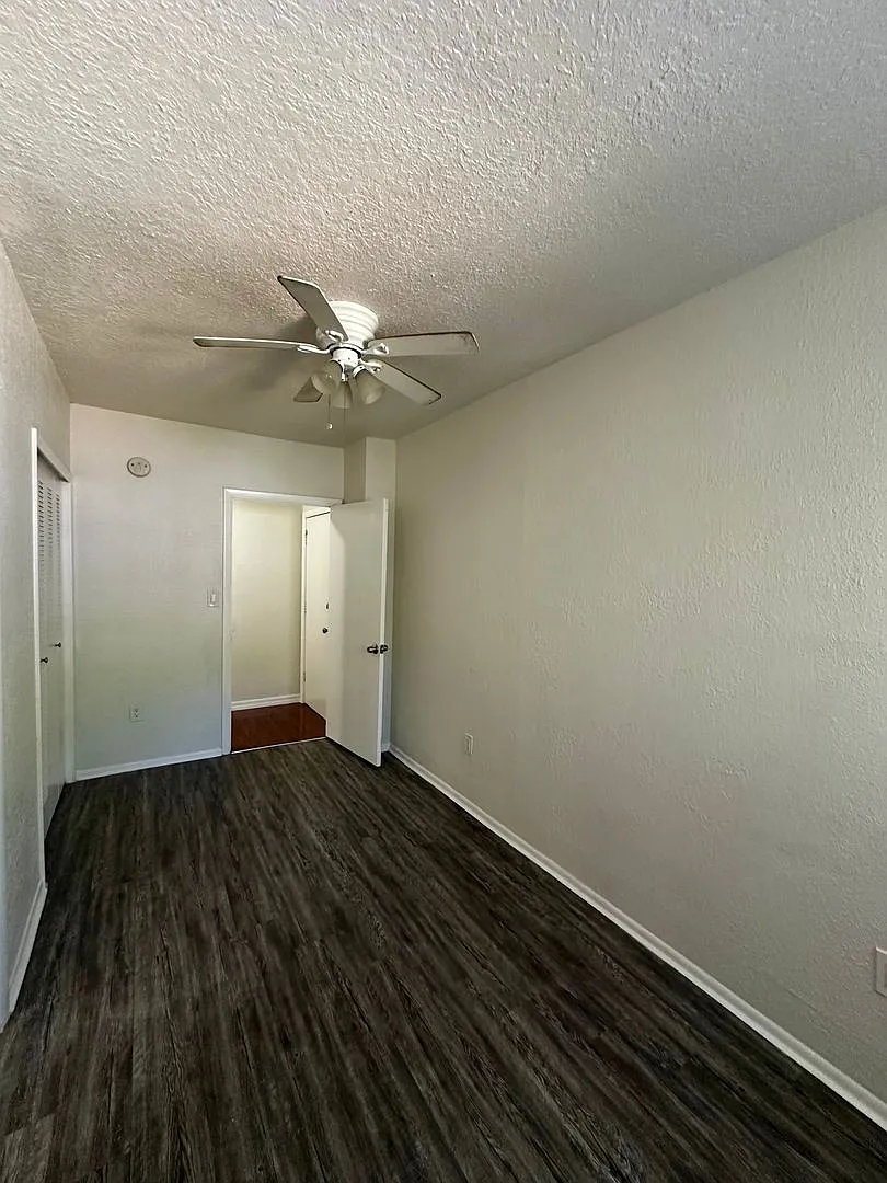 HC - N Mills Ave - 110 B — Photo 4