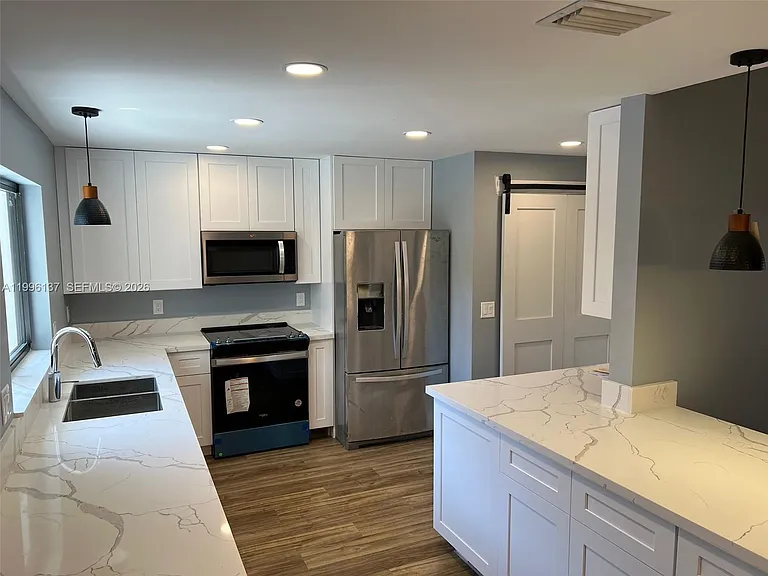 234 Avalon Ave — Photo 8