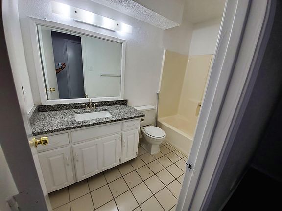 3rd image of 2817 Shady Grove Dr
