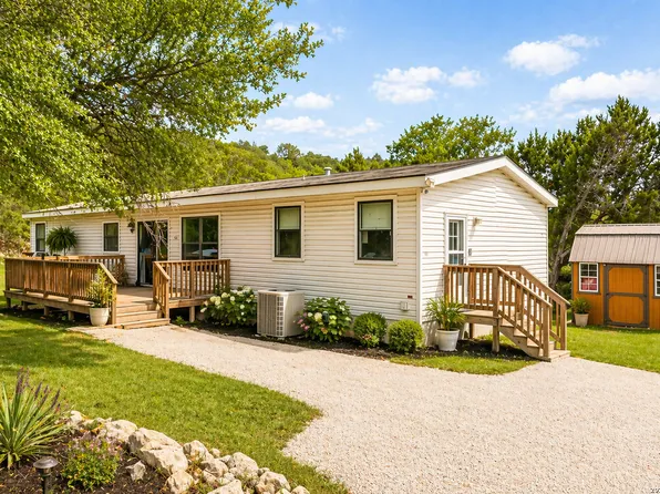 750 Regina Dr, Canyon Lake, TX 78133