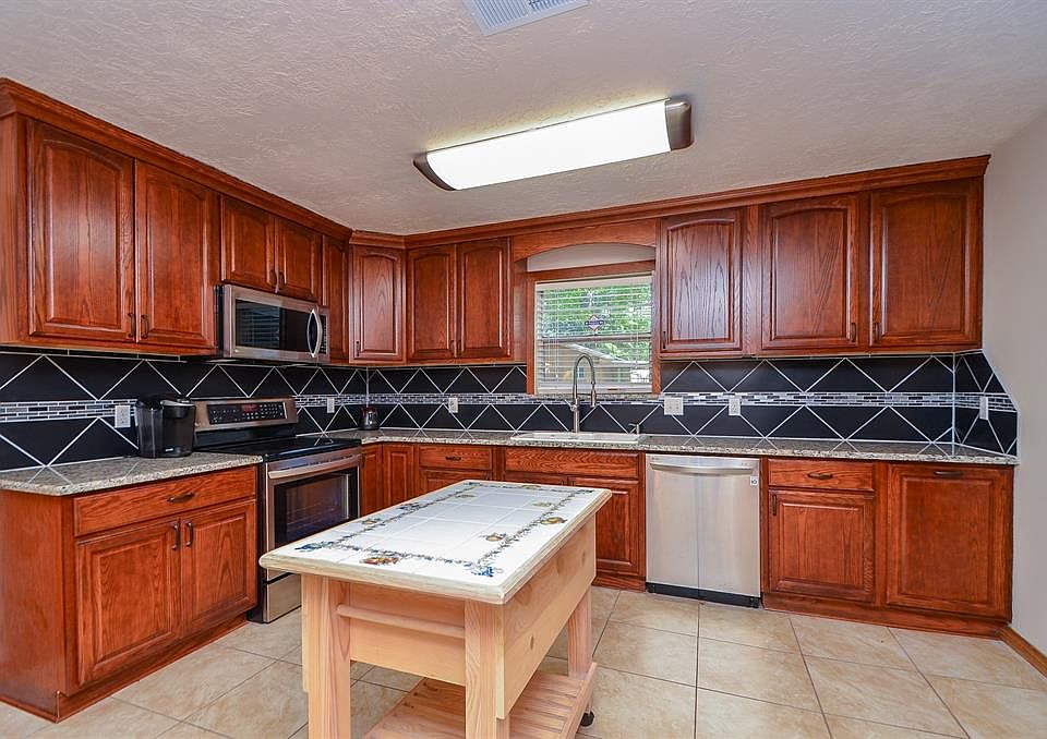 1st image of 19984 Live Oak Estates Dr
