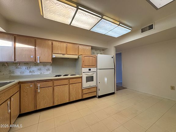3rd image of 14206 N CROWN POINT Court