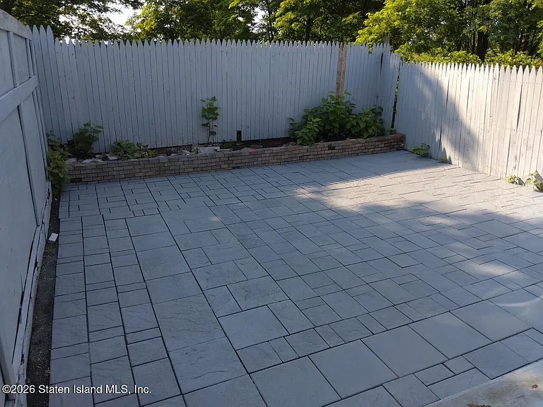 202 Roma Ave — Photo 9