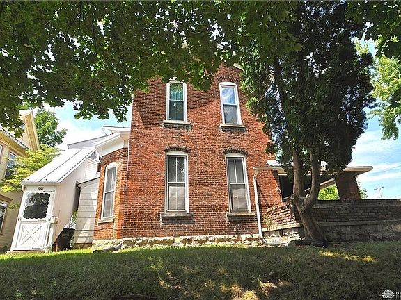 2nd image of 300 Gray Ave