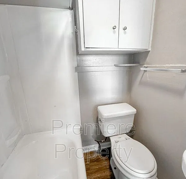 514 W Walnut St #A — Photo 10