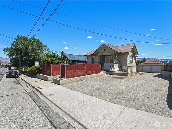 3rd image of 509 Okanogan Avenue