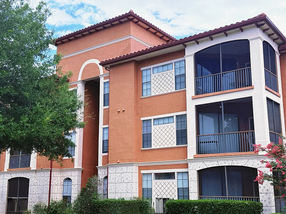 6149 Metrowest Blvd #206