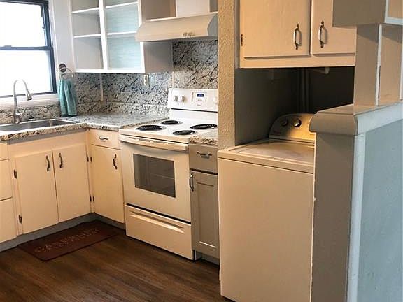 4th image of 5900 S Francis Ave