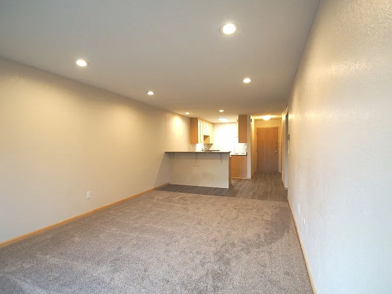 Larpenteur Estates Apartments — Photo 93