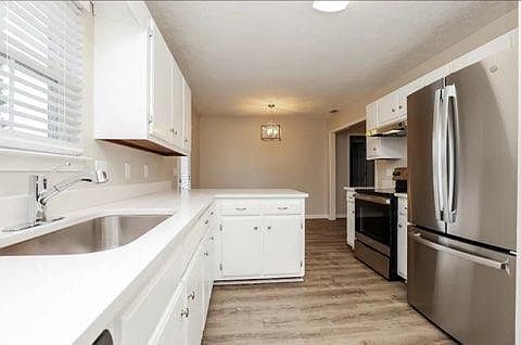 4th image of 2923 Weybridge Dr