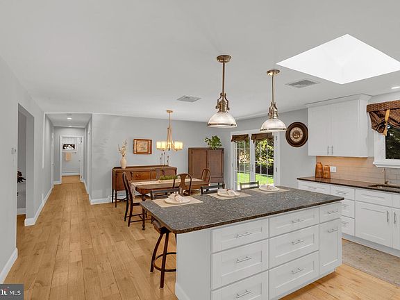 5th image of 343 Andrew Rd