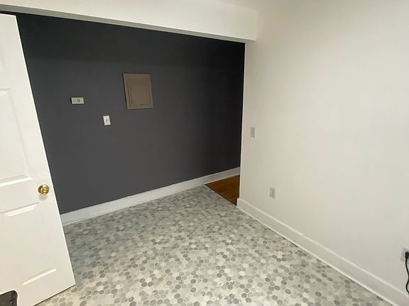 5th image of 916 W Lovell St APT 5