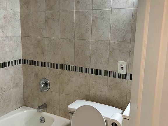 2nd image of 155 E 84th St APT 6A