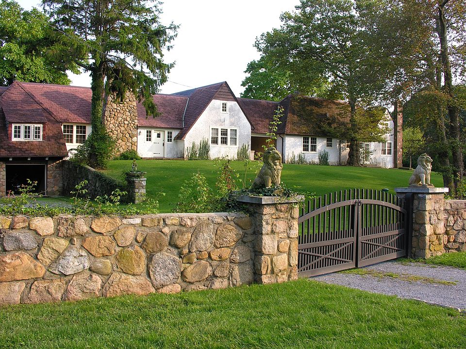 1st image of 134 Fairview Ave
