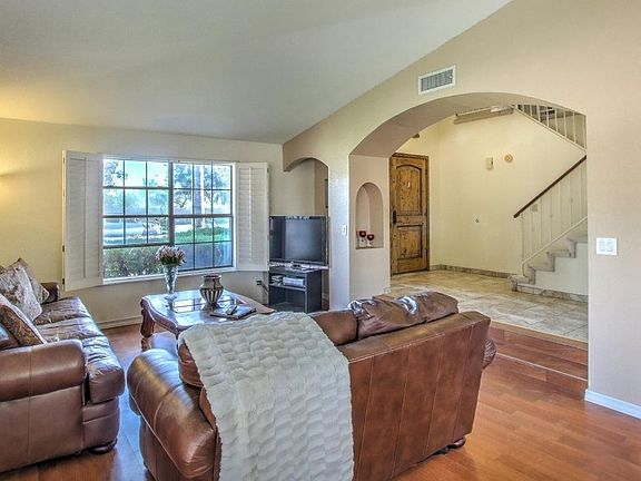 4th image of 5514 E Paradise Ln