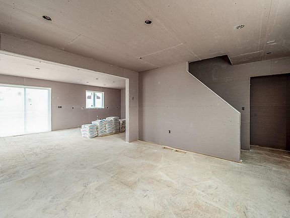 2nd image of 1631 Emerson Ct