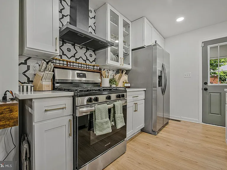 3704 Hamilton St — Photo 14
