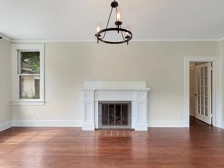 617 E 49th St — Photo 13