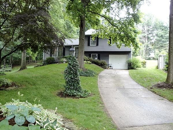 Driveway off cul-de-sac