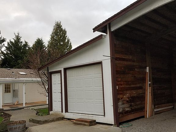 Large insulated shop with RV Parking 240 outlets.