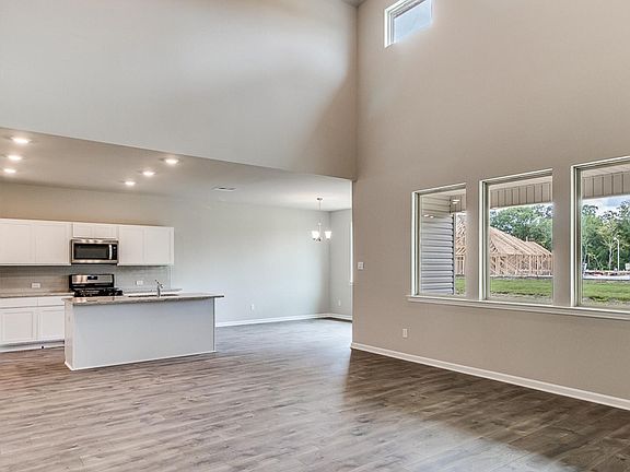 5th image of 106 S Lakepointe Dr