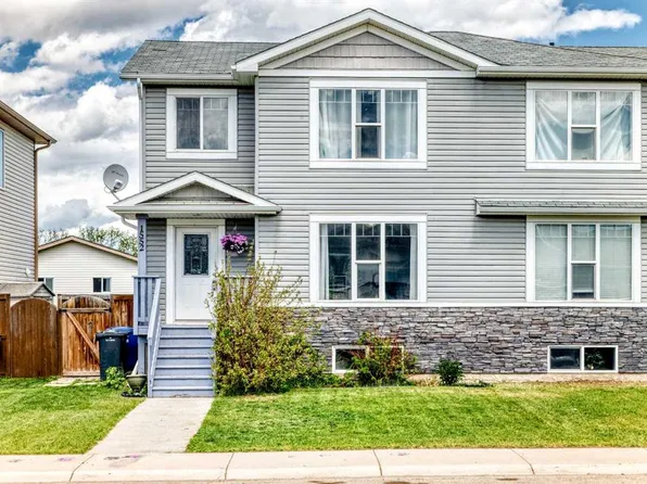 1552 S McAlpine St, Carstairs, AB T0M 0N0