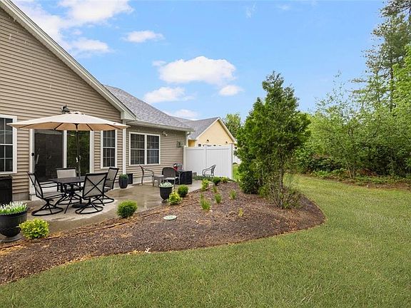 4th image of 22 Rivers Edge Dr