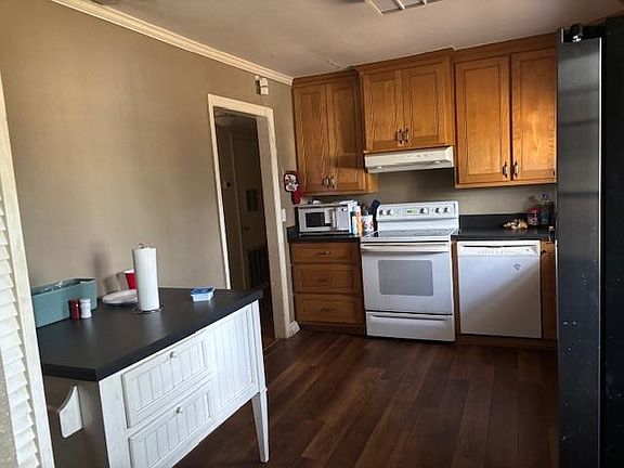 5th image of 609 Sanford Rd