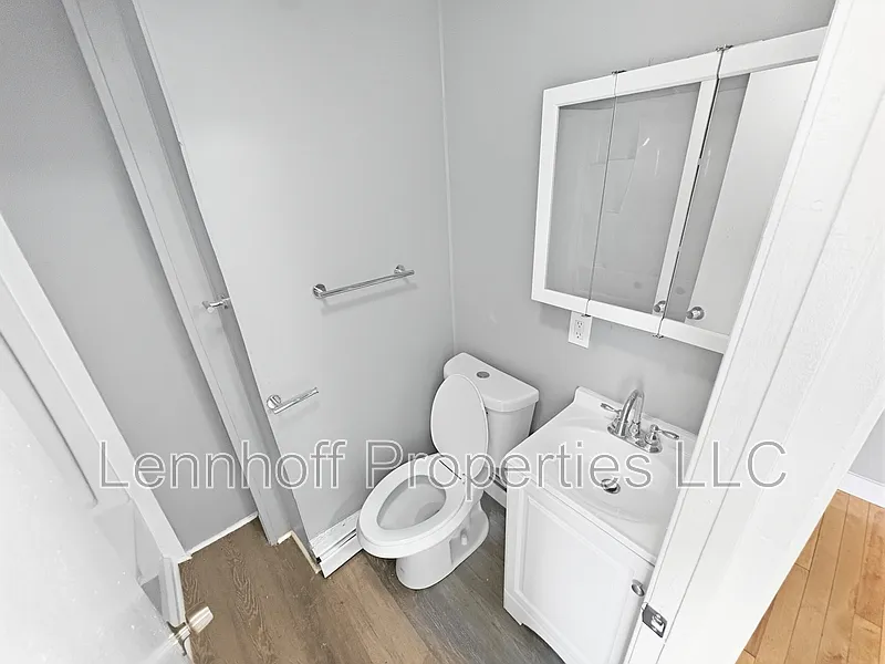 2 bed, 1.0 bath, $2,000 — Photo 4