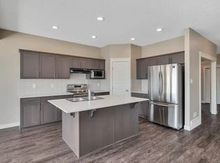 9863 222nd St NW #1A, Edmonton, AB T5T7J1