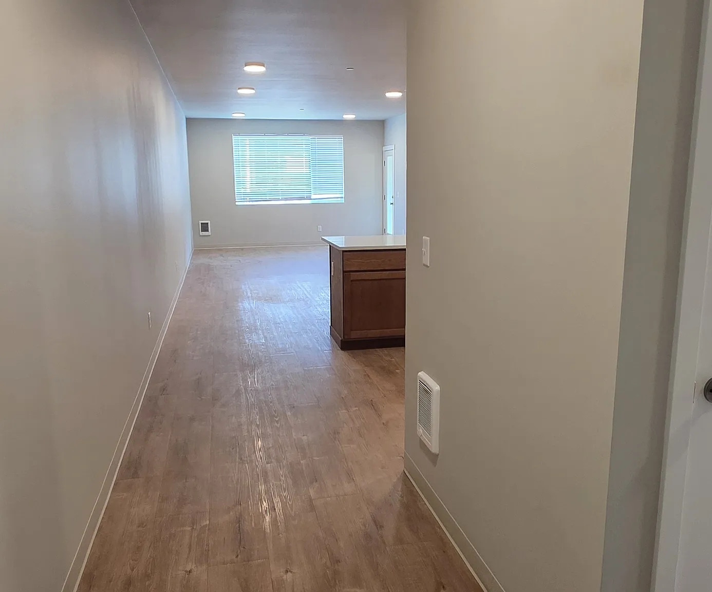 MT1209-B203 - B203 — Photo 2