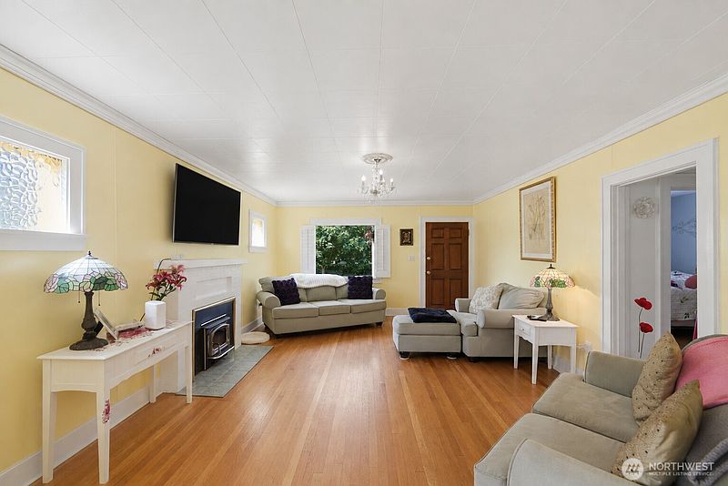 4th image of 1515 Lombard Avenue