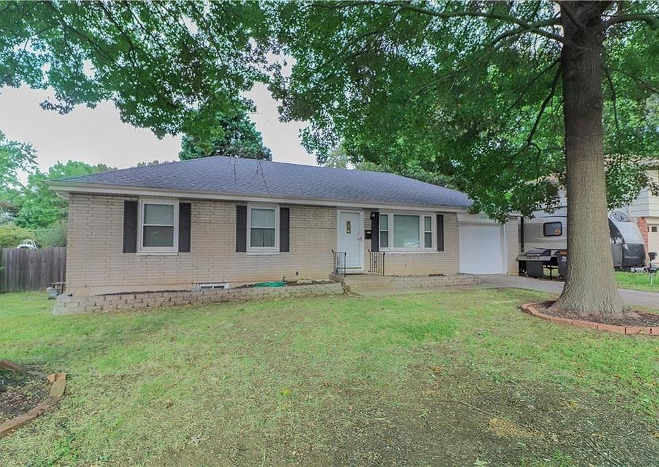 1st image of 3728 S Greenwich Ln