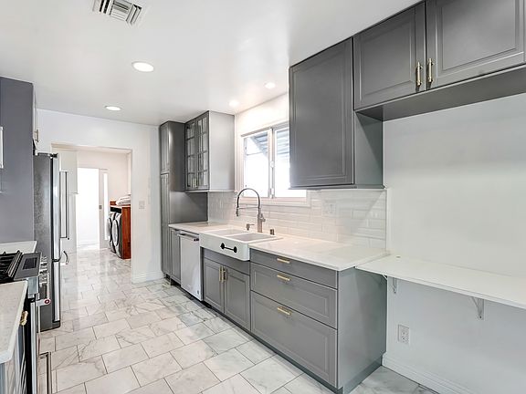 4th image of 23353 Balmoral Ln
