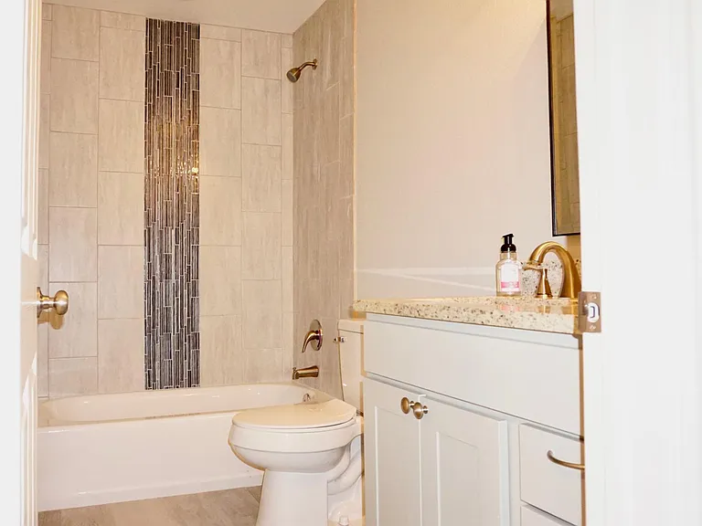 610 Wells St — Photo 18