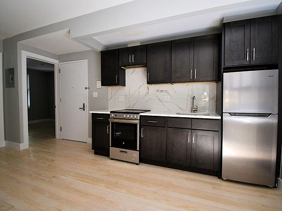 3rd image of 982 Findlay Ave #2A