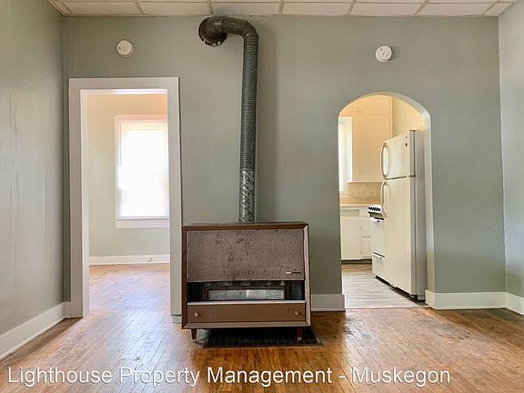4th image of 2063 Estes St #C