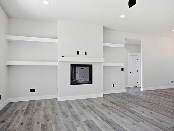 5th image of 3133 Road 71st Pl