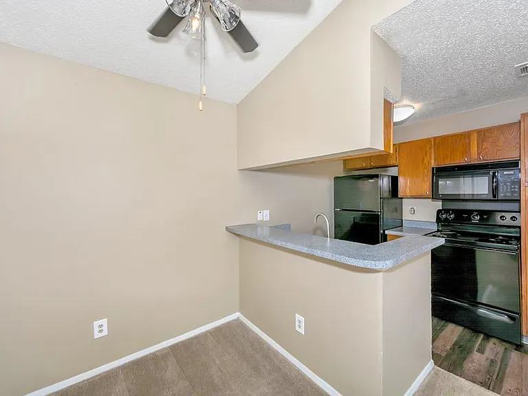 Oak Meadow Apartments — Photo 25