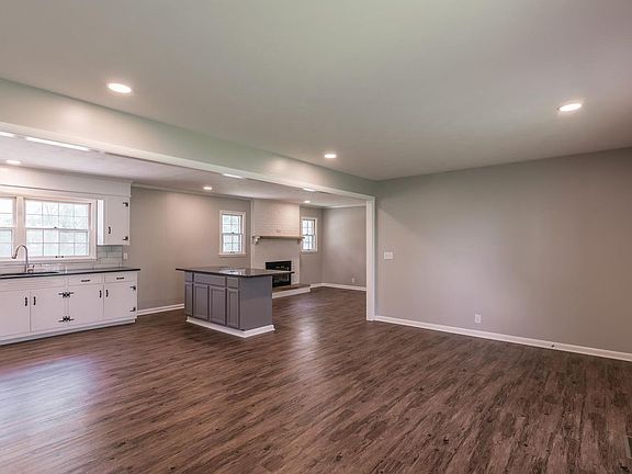 4th image of 155 Hitchcock Ave