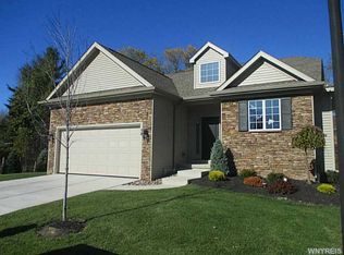 34 Logan Ln, Lancaster, NY 14086