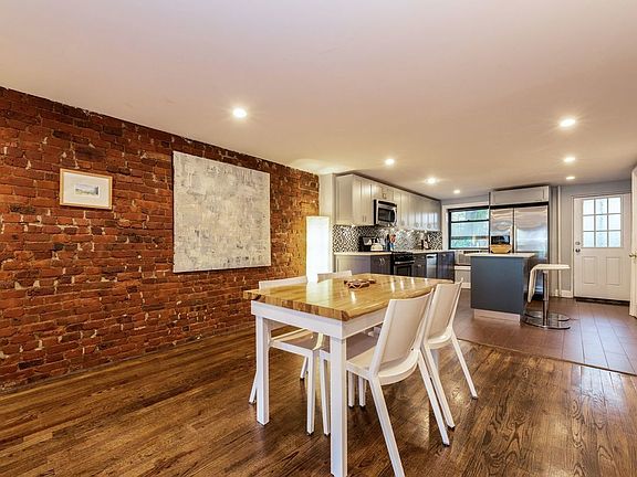 4th image of 219 Lexington Ave #1