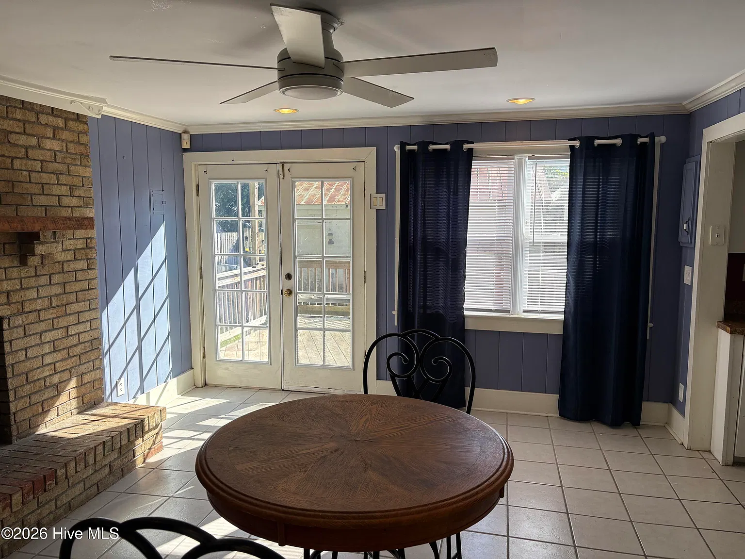3 bed, 1.0 bath, 1238 sqft, $1,500 — Photo 2
