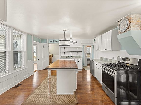 3rd image of 23749 Turner Ct