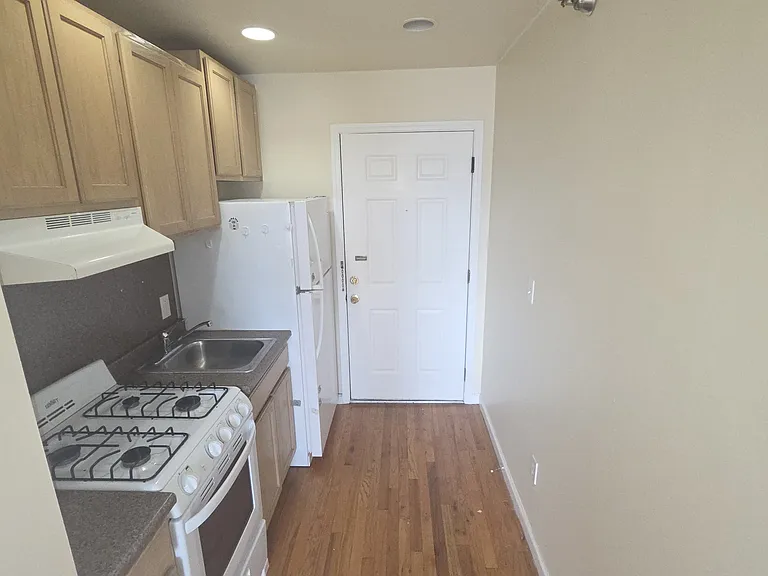 207 Broadway #406 — Photo 1