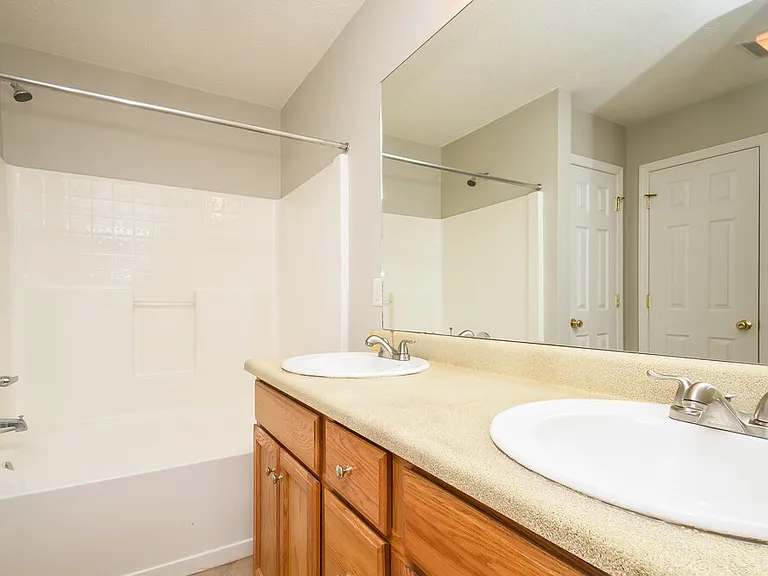 5039 Tabitha St — Photo 8