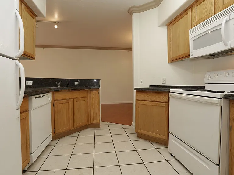 Desert Jewel Apartments — Photo 40
