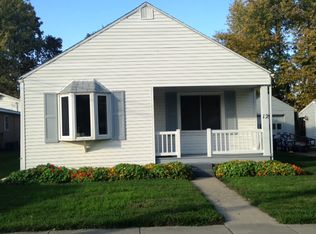 12 W Strain St, Sullivan, IL 61951
